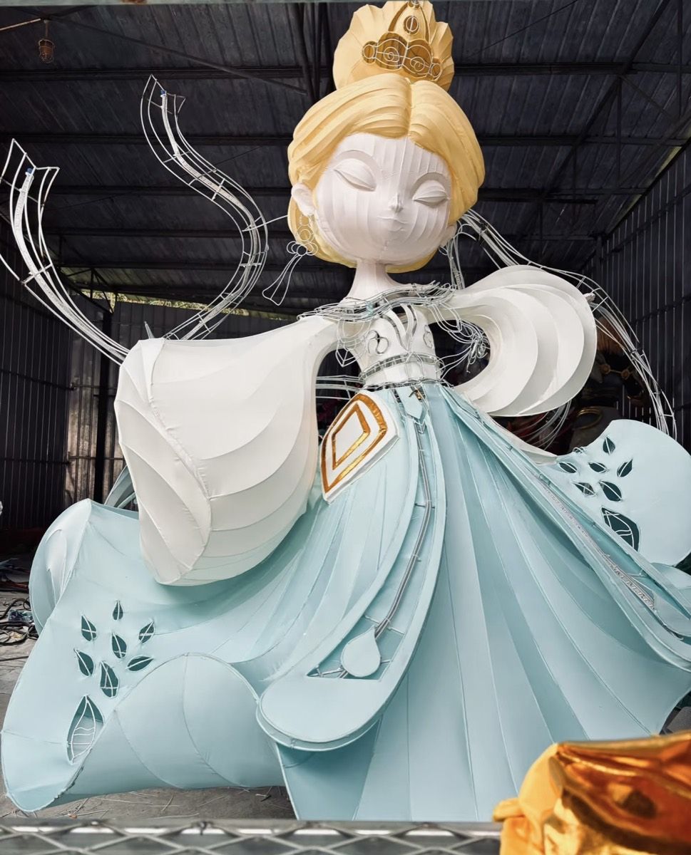 Lantern figure fabric covering process