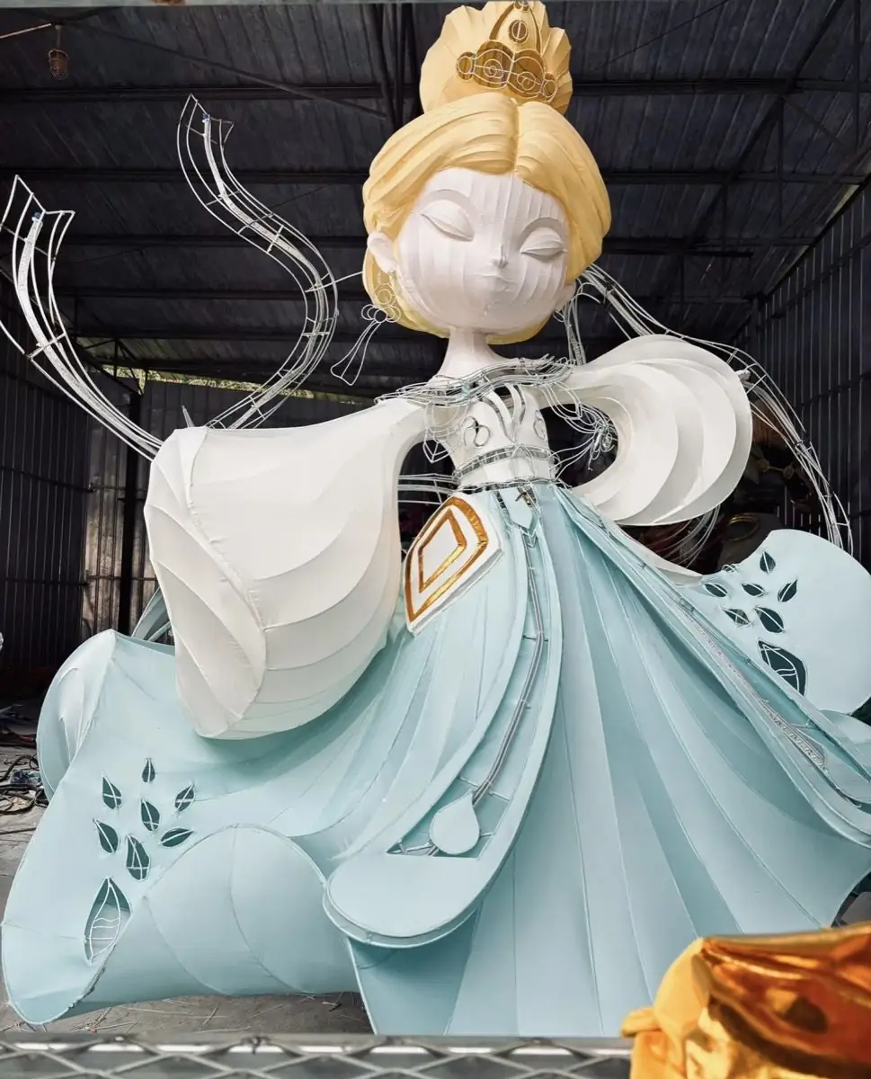 Lantern figure fabric covering process