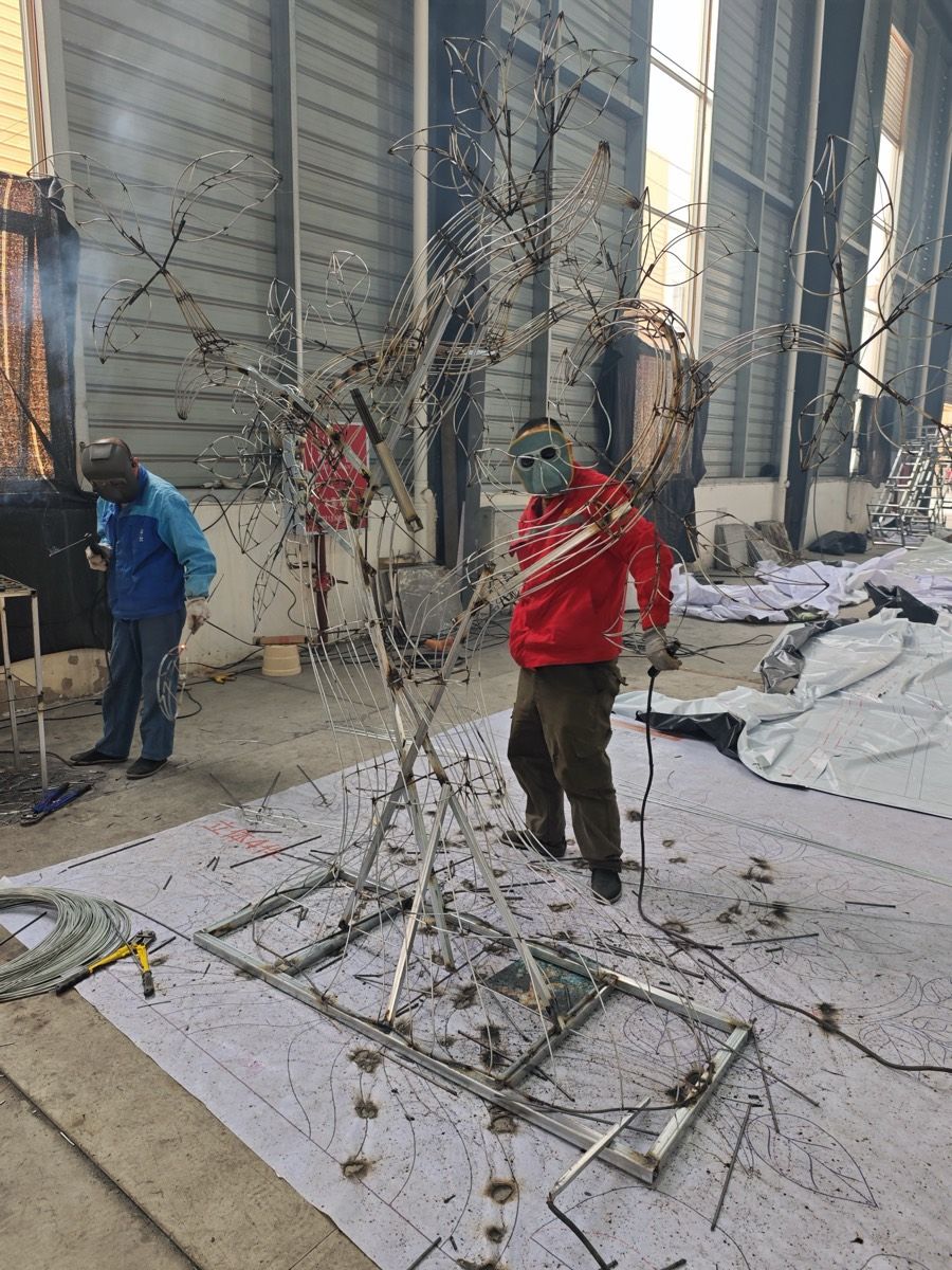 Workshop lantern steel frame welding by workers