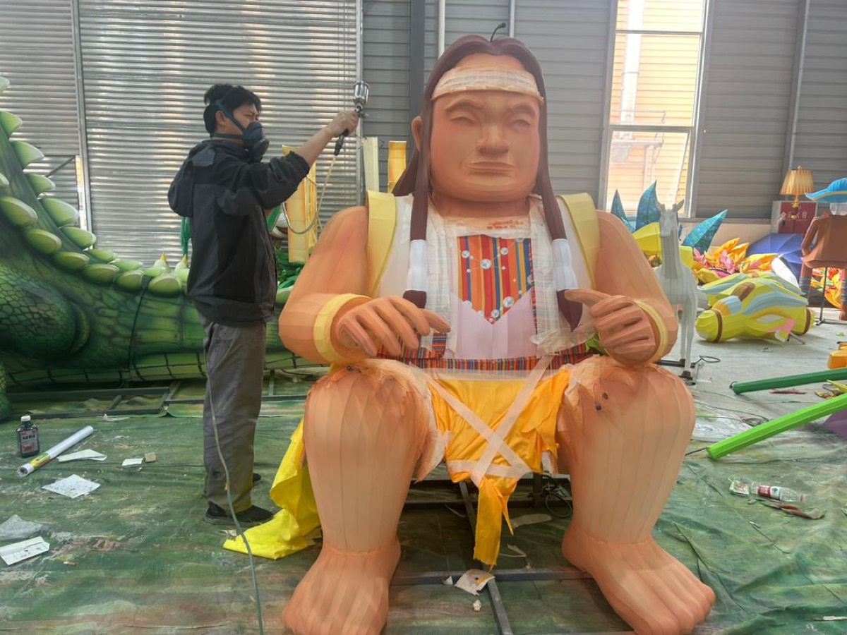 Workshop lucky child lantern figure painting process