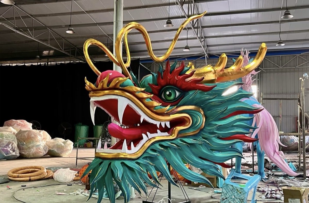 Giant colorful seahorse lantern sculpture glowing in a marine-themed festival trail