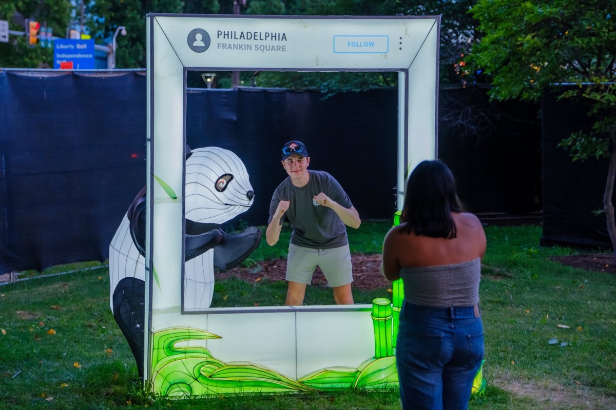 Zoo panda photo frame lantern with visitors