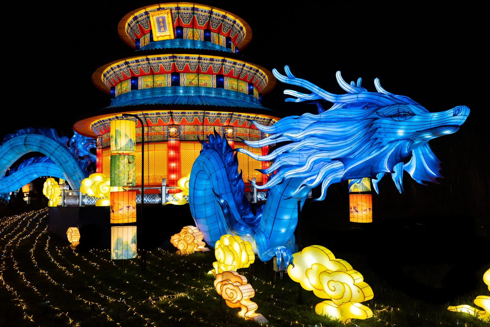 Azure Dragon Temple lantern by Spark Lantern, Zigong