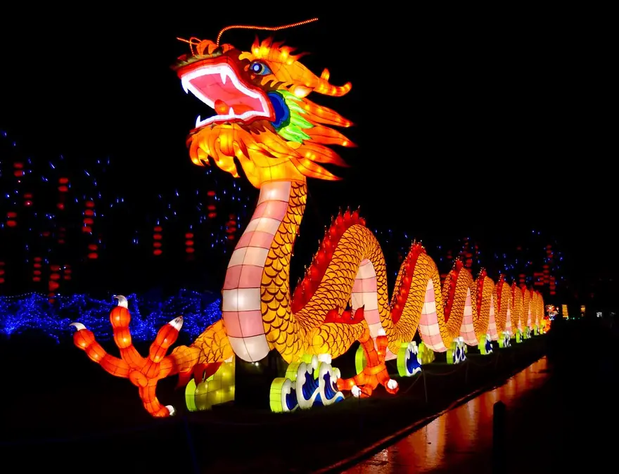 Dragon Boat Lantern lantern by Spark Lantern, Zigong