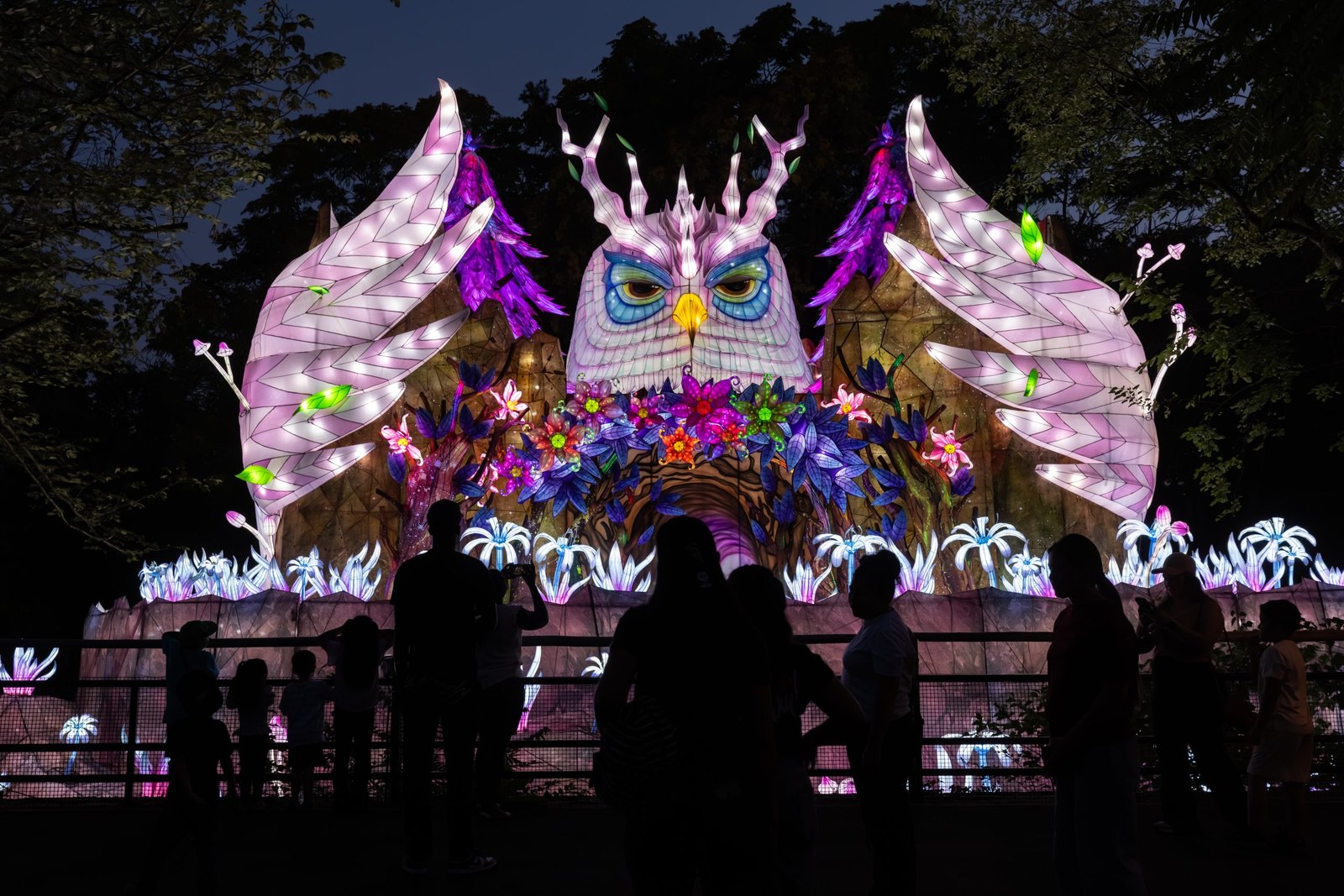 Giant Owl Guardian lantern by Spark Lantern, Zigong