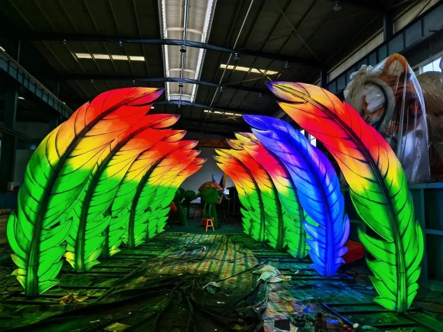 Rainbow Feather Tunnel lantern by Spark Lantern, Zigong