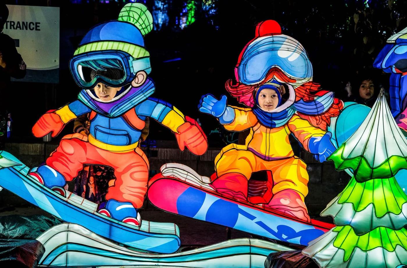 Winter sports snowboard lantern figures at night festival